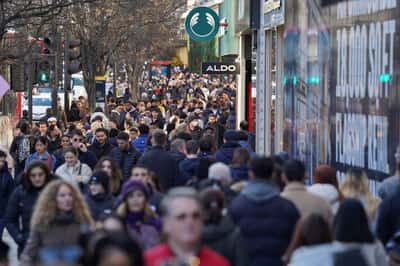 Image for UK wages grow 3.4% on year in three months to April