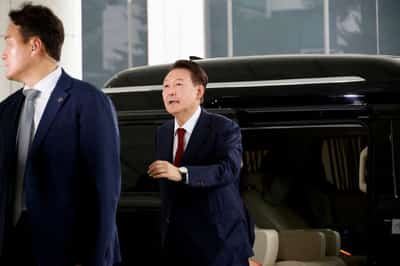 Image for South Korea prosecutors file request to detain ex-president Yoon