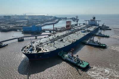 Image for Trump says China can buy Iranian oil, but urges it to purchase US crude
