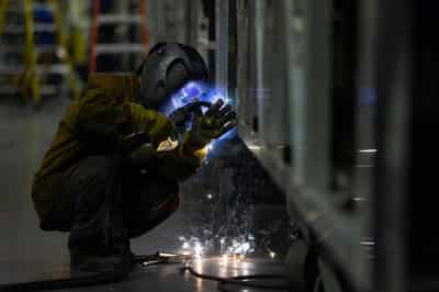 Image for Tight U.S. labor market keeps upward pressure on wages; inflation heats up