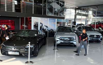 Image for Mercedes beats auto margin estimates thanks to premium sales