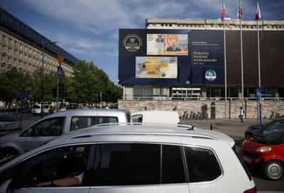 Image for Polish central bank holds rates, points to slowdown ahead