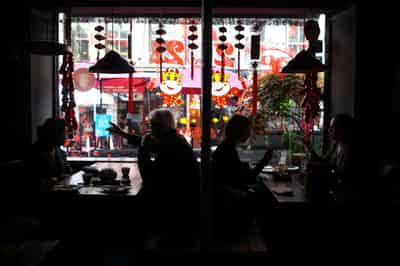 Image for UK pubs and restaurants enjoy &#8216;ringing tills&#8217; after COVID rules relax