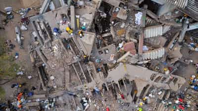 Image for Search for Colombia earthquake survivors stretches into third day