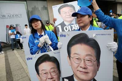 Image for South Korea presidential hopefuls make final pre-election pitch to voters