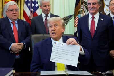 Image for Exclusive-Bloomberg, two trading firms agree to pay Trump’s Truth Social for faster access to president’s posts, sources say