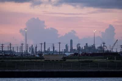 Image for Oil market reflects slim chance of supply disruption, Goldman analysts say