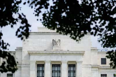 Image for Analysis-Foreign investors can exploit cheaper dollar hedges as Fed easing resumes