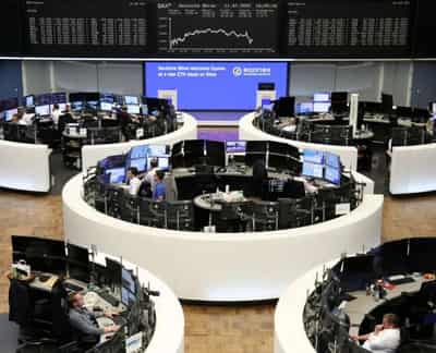 Image for European shares fall, Italian stocks slide on political worries