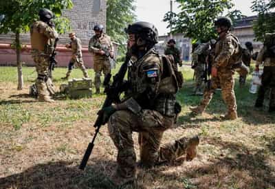 Image for Ukrainians hold out as Russia storms eastern city on war’s 100th day