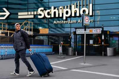 Image for Snow cripples air, train and road traffic in Amsterdam and Paris