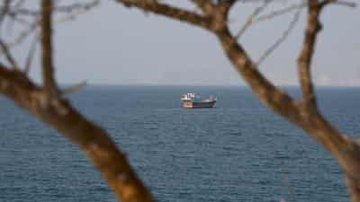 Image for US widens sanctions on Iran but withholds more punishing options