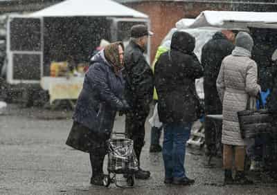 Image for Russia's Omsk region declares emergency after early snow damages crops