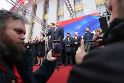 Image for Factbox-Bosnia's stability under threat in standoff over Dodik sentence