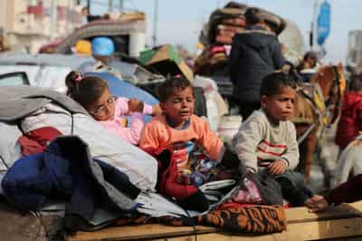 Image for Thousands wait to return to northern Gaza, Trump urges Jordan, Egypt to take Palestinians