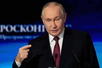 Image for Putin's Budapest visit makes awkward spectacle for EU, NATO