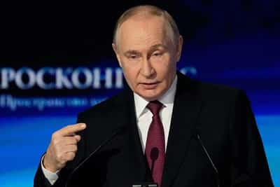 Image for Putin's Budapest visit makes awkward spectacle for EU, NATO