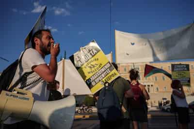 Image for Greece approves quicker migrant returns, aims to set up return hubs