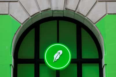 Image for Robinhood posts surprise profit on interest income boost, trading rebound