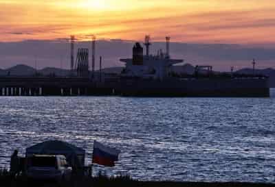 Image for Oil drops 2% in light trading on China demand concern
