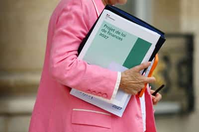Image for Moody's sees no quick resolution of French political fragmentation