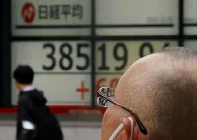 Image for Asia shares rise, dollar underpinned by elevated bond yields