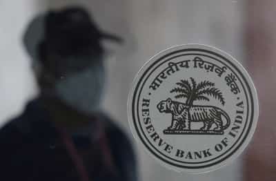 Image for India cenbank moves 100 tons of gold from UK to domestic vaults, TOI reports