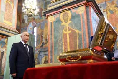 Image for Putin visits newly unearthed remains of medieval Russian prince
