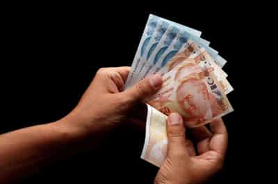 Image for Turkish lira plunges to near record lows on cenbank chief&#8217;s sacking
