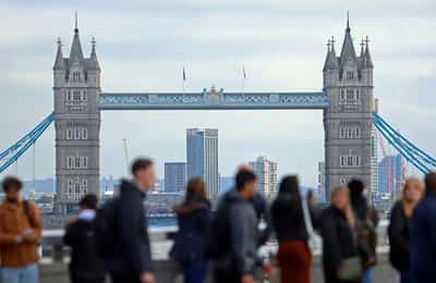 Image for UK pay growth cools, keeping BoE on track for another rate cut