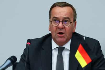 Image for German defence minister visits Ukraine for talks on weapons support