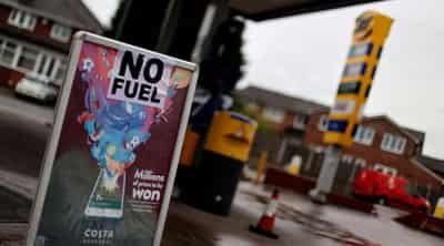 Image for As fuel pumps remain dry, UK&#8217;s Johnson says plans in place for supply chains