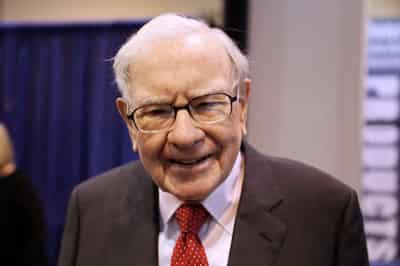 Image for Buffett upbeat on U.S. and Berkshire, buys back stock even as pandemic hits results