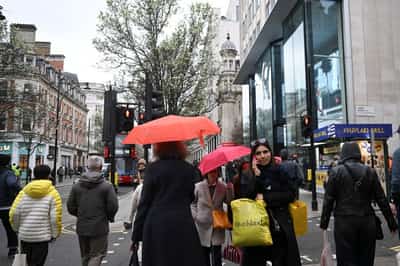 Image for UK consumers cut spending for first time since late 2024, Barclays card data shows