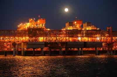 Image for Oil settles up on renewed US-Iran hostilities and threat of Red Sea closure