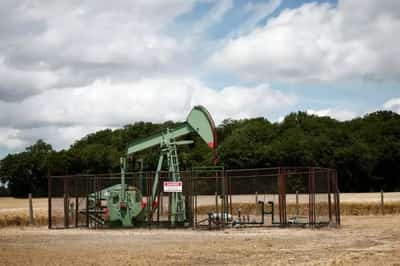 Image for Oil rises for fifth straight session on Mideast tensions and US data