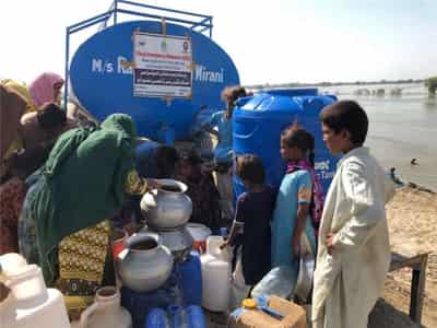 Image for Flood-hit Pakistan seeks loss and damage ‘compensation’ at COP27