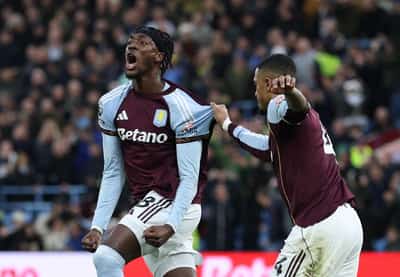 Image for Soccer-Man City crank up pressure on Arsenal, Villa and Chelsea drop points