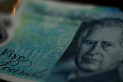 Image for Pound climbs after UK growth beats expectations