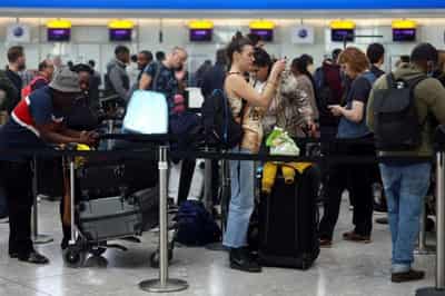 Image for London’s Heathrow raises 2022 passenger forecast to 52.8 million