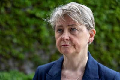 Image for Britain's foreign minister plans to visit China in early June, sources say