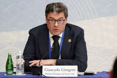 Image for Italy Finance Minister urges banks to do more on lending, IT investment