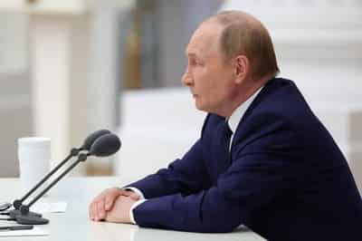 Image for Factbox-Who did Putin speak to about his Trump meeting?