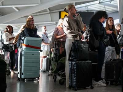 Image for UK flights resume but airports warn of ongoing disruption from air traffic outage