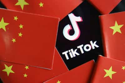 Image for China gives a wary welcome to influx of 'TikTok refugees' on RedNote