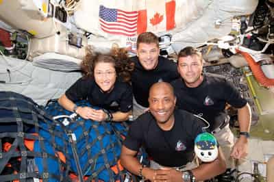 Image for Artemis II astronauts hurtle home from moon toward splashdown