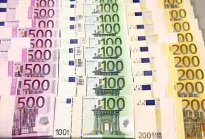 Image for Euro and yen rebound vs dollar, Swiss franc gains on inflation jump