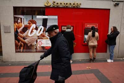 Image for Santander weighs up to 3,000 early retirements in Spain amid AI shift, Expansion says