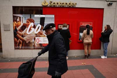 Image for Santander weighs up to 3,000 early retirements in Spain amid AI shift, Expansion says