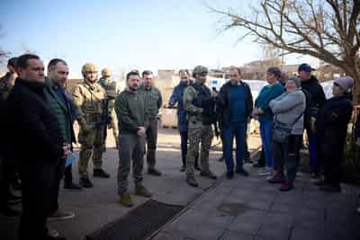 Image for Ukraine's Zelenskiy visits heavily bombarded frontline city of Kherson
